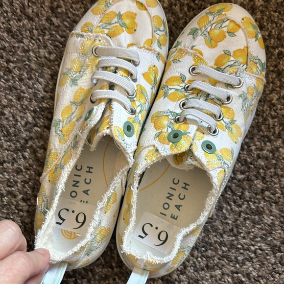 NWT VIONIC BEACH LEMON SHOES SNEAKERS VACAY SLIP ON 6.5 - Picture 4 of 11